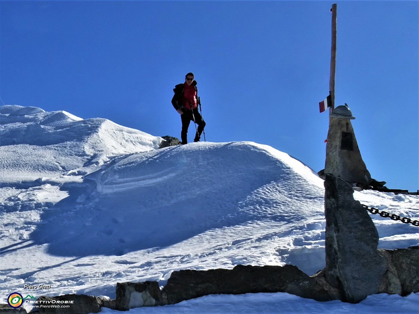 44 Ogni anno al Passo San Marco (1992 m) si incontrano alpini bergamaschi e valtellinesi  .JPG -                                